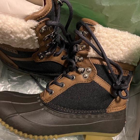 Tommy Hilfiger Women's Rainah Boot - Picture 6 of 6